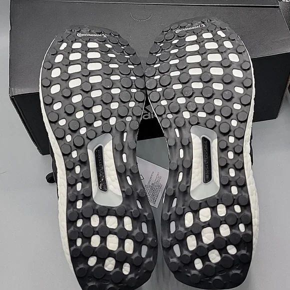 NiB Adidas Ultraboost in Black size 7 - Picture 7 of 12